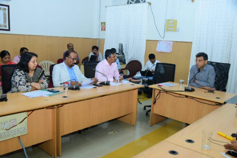 BBMP Chief Commissioner Tushar Girinath with IAS