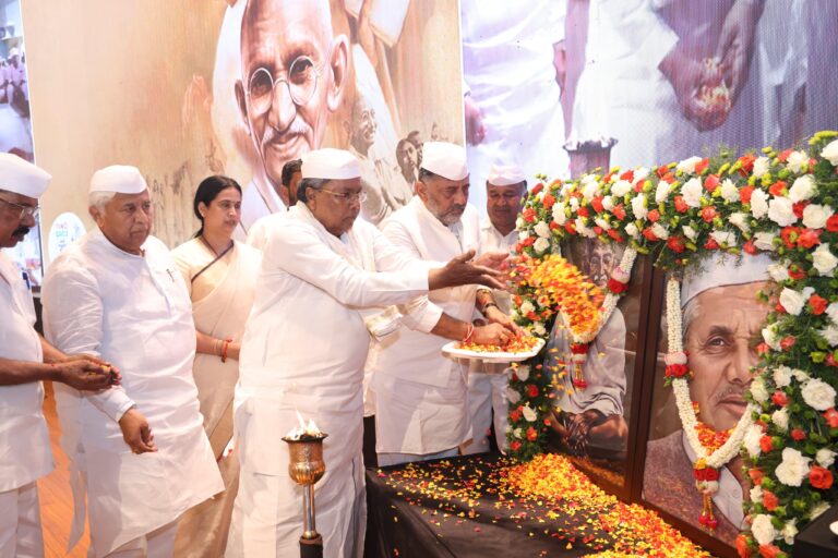 ಗಾಂಧಿಯ ದೇಹ ಕೊಂದರೂ ವಿಚಾರಗಳನ್ನು ಕೊಲ್ಲಲು ಅಸಾಧ್ಯ : ಸಿಎಂ ಸಿದ್ದರಾಮಯ್ಯ 9 IMG-20241002-WA0496