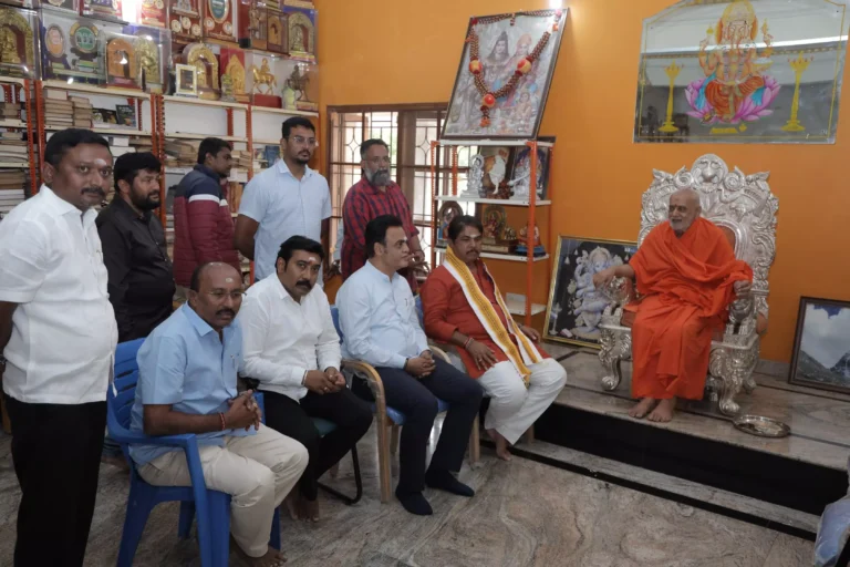 ಸ್ವಾಮೀಜಿಯವರನ್ನು ಮುಟ್ಟಲು ಬಂದರೆ ಒಕ್ಕಲಿಗ ಸಮುದಾಯ ತಿರುಗಿ ಬೀಳಲಿದೆ : ಆರ್.ಅಶೋಕ್‌ ಎಚ್ಚರಿಕೆ