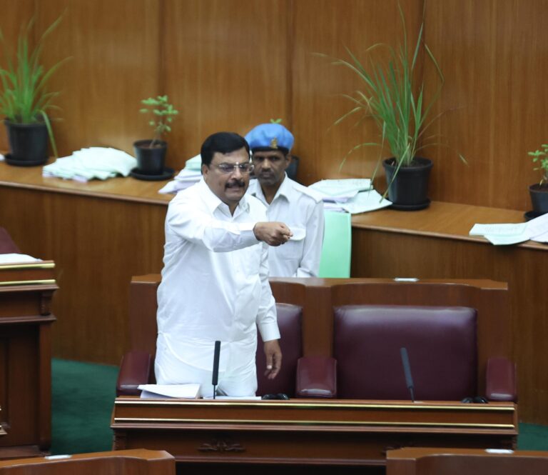 ಕರ್ನಾಟಕ ವಿಧಾನಮಂಡಲದ ಎಸ್ಸಿ ಎಸ್ಟಿ ಕಲ್ಯಾಣ ಸಮಿತಿಯ ಮೊದಲನೇ ವರದಿ ಸರ್ಕಾರಕ್ಕೆ ಸಲ್ಲಿಕೆ: ಪಿ.ಎಂ.ನರೇಂದ್ರಸ್ವಾಮಿ 7 IMG-20241213-WA0191