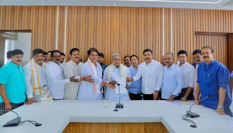 ಬೆಂಗಳೂರು ನಗರ ಬಿಜೆಪಿ ಶಾಸಕರು ಹಾಗೂ ಸಂಸದರ ನಿಯೋಗದಿಂದ ಮುಖ್ಯಮಂತ್ರಿ ಸಿದ್ದರಾಮಯ್ಯ ಭೇಟಿ 5 IMG-20250228-WA0199