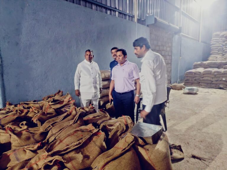 Food Minister K.H. Muniyappa made a surprise visit to the rice and millet storage warehouse