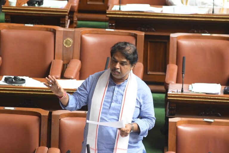 ಪರಿಶಿಷ್ಟರ ಹಣ ದುರ್ಬಳಕೆ, ಓಲೈಕೆ ರಾಜಕಾರಣದ ಬಜೆಟ್: ಪ್ರತಿಪಕ್ಷ ನಾಯಕ ಆರ್.ಅಶೋಕ ಟೀಕೆ 1 IMG-20250313-WA0372