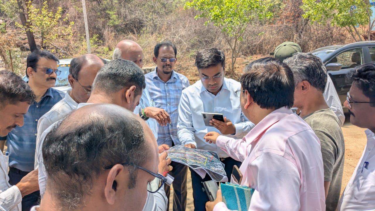 ಕರ್ನಾಟಕದಲ್ಲಿ 2ನೇ ಅಂತರಾಷ್ಟ್ರೀಯ ವಿಮಾನ ನಿಲ್ದಾಣ: ಕನಕಪುರ ರಸ್ತೆ ಎರಡು ತಾಣ ವೀಕ್ಷಿಸಿದ ಎಎಐ ತಂಡ 1 IMG 20250408 WA0357