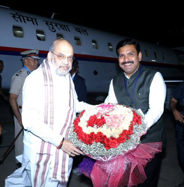 Amit Shah arrives in Bengaluru – Warm welcome from state BJP leaders