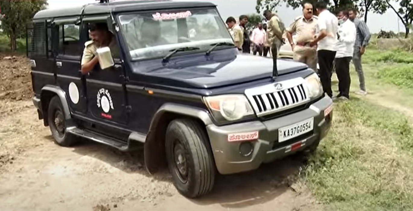 Koppal Sand Mafia| ರೀಲ್ಗಳು ವೈರಲ್ ಆದ ನಂತರ ಕೊಪ್ಪಳದಲ್ಲಿ ದಾಖಲೆಯ ದಾಳಿ ನಡೆಸಿ ಮರಳು ಮಾಫಿಯಾ ಪತ್ತೆ ; 50 ಕ್ಕೂ ಹೆಚ್ಚು ದೋಣಿಗಳು ವಶ 5 Koppal Sand Mafia Busted After Reels Go Viral; Over 50 Boats Seized in Major Crackdown