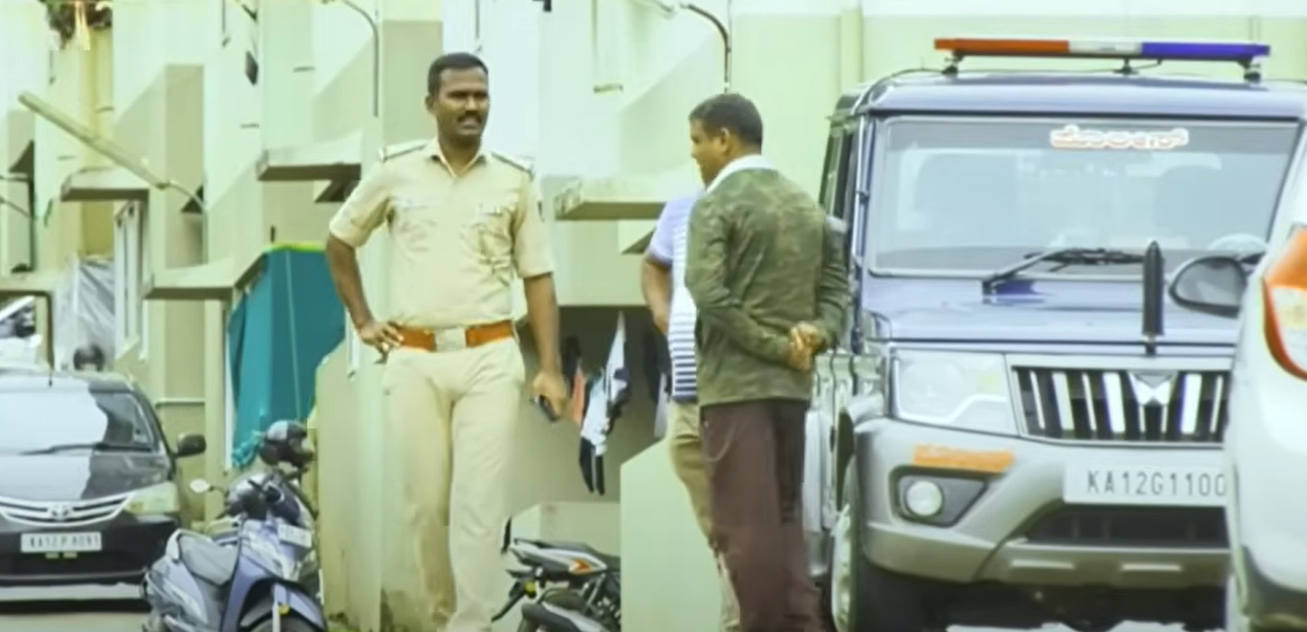 9 houses robbed at Madikeri Police Quarters : ಮಡಿಕೇರಿ ಪೊಲೀಸ್ ಕ್ವಾರ್ಟರ್ಸ್ನಲ್ಲಿ 9 ಮನೆಗಳಿಗೆ ಕಳ್ಳತನ – ಭದ್ರತಾ ಕೊರತೆ ಮೇಲೆ ಪ್ರಶ್ನೆ 3 Karnataka| Nine Police Quarters Burgled in Madikeri: Families of Policemen Left Stunned as Security Lapses Exposed