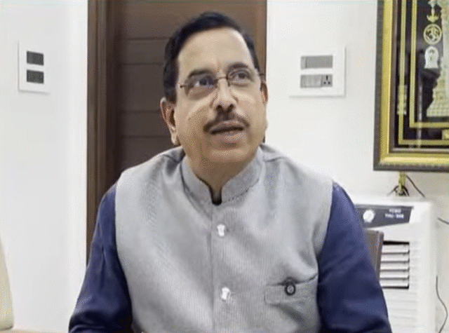 Union Minister Pralhad Joshi Slams Siddaramaiah Over Vaccine Remarks, Demands Apology Following Expert Report