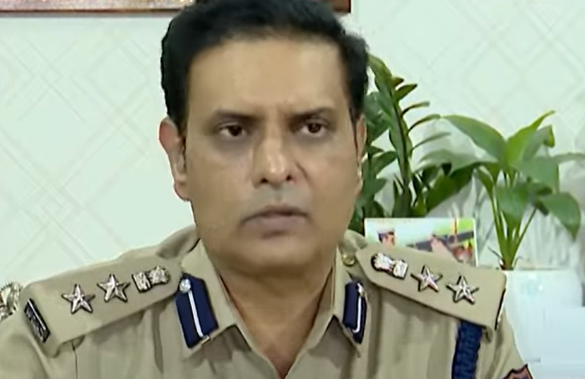 ಬೆಂಗಳೂರು ಕಲಾಸಿಪಾಳ್ಯ ಬಸ್ ನಿಲ್ದಾಣದಲ್ಲಿ ಸ್ಪೋಟಕ ಭೀತಿ: ಜಿಲೆಟಿನ್ ಸ್ಟಿಕ್ ಮತ್ತು ಡಿಟೋನೇಟರ್ ಪತ್ತೆ – ಡಿಸಿಪಿ ಎಸ್. ಗಿರೀಶ್ 3 DCP S Girish