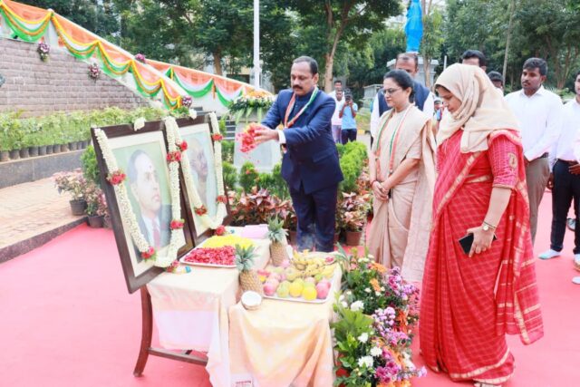 79th Independence Day in Bengaluru Rural, DC A.B. Basavaraju hoists the flag in Devanahalli