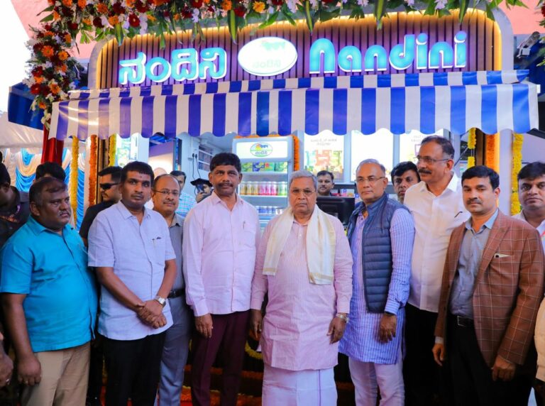 Nandini store at Majestic Metro Station: ಮೆಜೆಸ್ಟಿಕ್ ಮೆಟ್ರೋ ನಿಲ್ದಾಣದಲ್ಲಿ ನಂದಿನಿ ಮಳಿಗೆಯನ್ನು ಉದ್ಘಾಟಿಸಿದ ಮುಖ್ಯಮಂತ್ರಿ ಸಿದ್ದರಾಮಯ್ಯ 3 Chief Minister Siddaramaiah inaugurated Nandini store at Majestic Metro Station