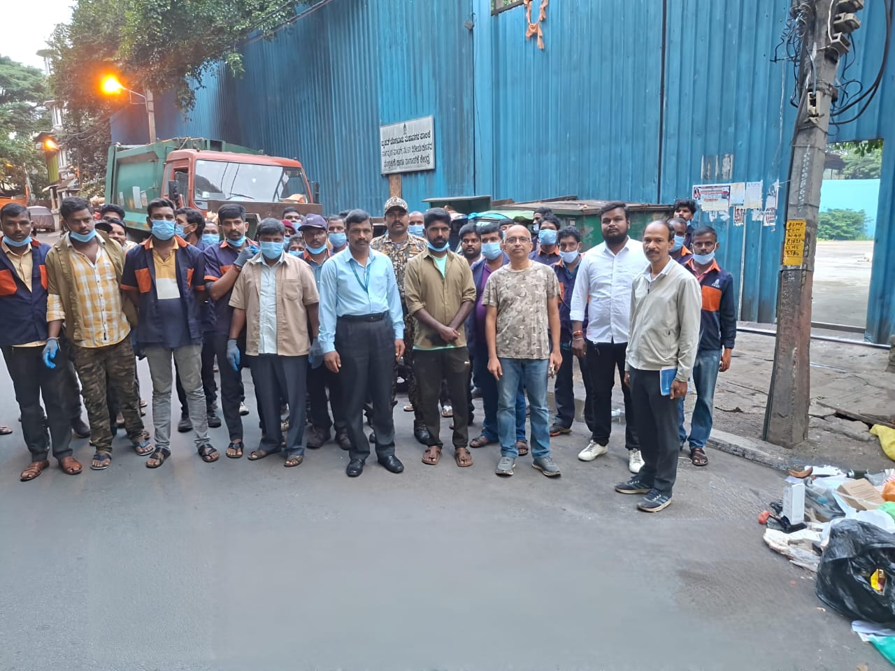 Bengaluru Garbage: ಕಟ್ಟುನಿಟ್ಟಿನ ಮೇಲ್ವಿಚಾರಣೆ, ಮನೆಮನೆಗೆ ಹಸಿ–ಒಣ ಕಸ ಸಂಗ್ರಹಣೆ: ಆಟೋ ಟಿಪ್ಪರ್ ಹಾಜರಾತಿ 95%ಕ್ಕೆ ಏರಿಕೆ – ಸಿಇಒ ಕರೀಗೌಡ 2 Strict supervision, door-to-door collection of wet and dry garbage: Auto tipper attendance increases to 95% – CEO Karigowda