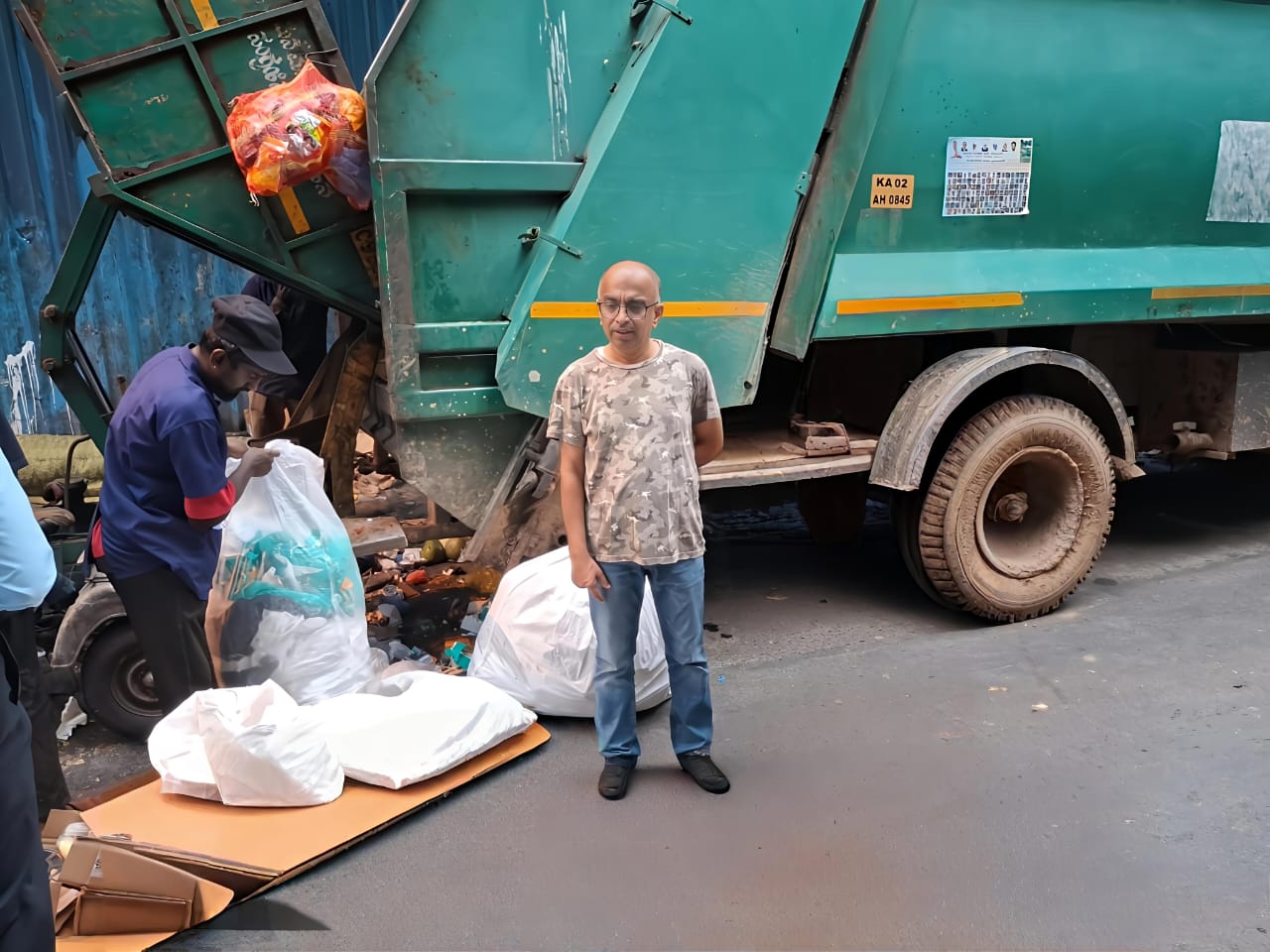 Strict supervision, door-to-door collection of wet and dry garbage: Auto tipper attendance increases to 95% – CEO Karigowda