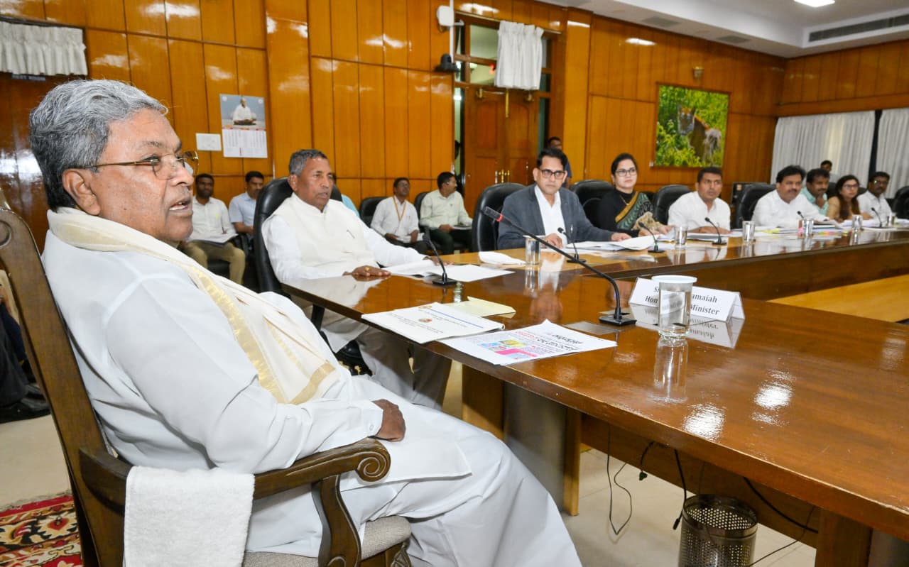 Karnataka 3.65 lakh ineligible BPL ration cards cancelled: ಕರ್ನಾಟಕದಲ್ಲಿ 3.65 ಲಕ್ಷ ಅನರ್ಹ ಬಿಪಿಎಲ್ ಪಡಿತರ ಚೀಟಿಗಳು ರದ್ದು, ಅರ್ಹರಿಗೆ ತೊಂದರೆ ಆಗಬಾರದು ಎಂದು ಸಿಎಂ ಸಿದ್ದರಾಮಯ್ಯ ಕಟ್ಟುನಿಟ್ಟಿನ ಸೂಚನೆ 1 3.65 lakh ineligible BPL ration cards cancelled in Karnataka, CM Siddaramaiah gives strict instructions to ensure that eligible people are not inconvenienced