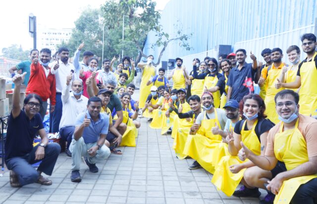 Bangalore Central Corporation Commissioner Rajendra Cholan sets an example: Clean Majestic Footpath and launch Model Footpath Campaign
