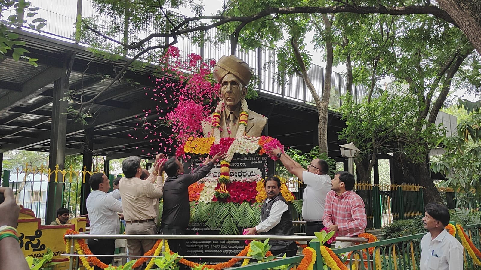 Bengaluru Engineers’ Day: ನಿಷ್ಠೆಯಿಂದ ಕೆಲಸ ಮಾಡಿದರೆ ಎಂಜಿನಿಯರ್ಗಳಿಗೆ ಜನರ ಮೆಚ್ಚುಗೆ ಸಹಜ: ಮಹೇಶ್ವರ ರಾವ್ 3 People's appreciation for engineers comes naturally if they work with integrity: Maheshwar Rao