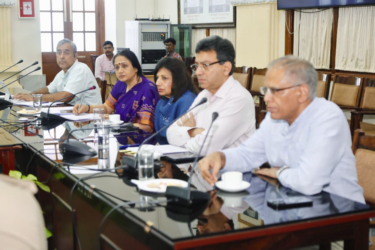 Bangalore Development Review Meeting: Chief Secretary Shalini Rajneesh directs, emphasis on road quality-Godegette relief, traffic management