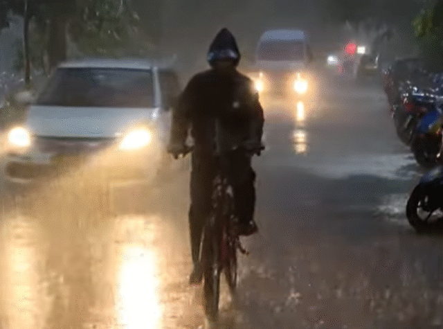 Bengaluru rains: Roads flooded, potholes a death trap – Citizens outraged by BBMP's negligence