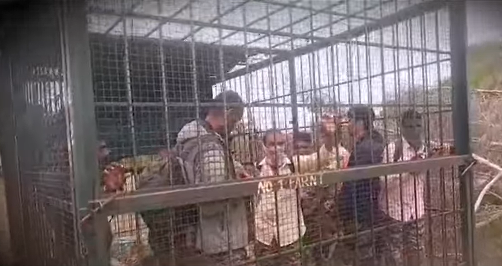 Chamarajanagar Gundlupet Farmers put forest officials in cages