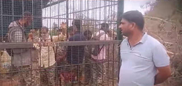Chamarajanagar Gundlupet Farmers put forest officials in cages