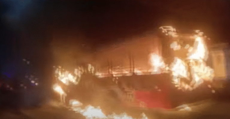 Bengaluru: ಮೆಜೆಸ್ಟಿಕ್–ಕಾಡುಗೋಡಿ ಮಾರ್ಗದ ಬಿಎಂಟಿಸಿ ಬಸ್ ಎಚ್ಎಎಲ್ ಗೇಟ್ ಬಳಿ ಬೆಂಕಿಗೆ ಆಹುತಿ, 75 ಪ್ರಯಾಣಿಕರು ಸುರಕ್ಷಿತ 5 Bengaluru: BMTC bus on Majestic-Kadugodi route catches fire near HAL gate, 75 passengers safe