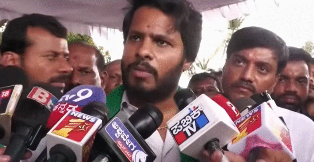 Bidadi Greater Bangalore Township opposition movement intensified: Farmers say “Land will not be given”, Nikhil Kumaraswamy warns of march, HD Kumaraswamy lashes out at DK Shivakumar