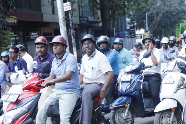 Central Corporation Commissioner came to road inspection wearing an unsuitable helmet: Is this a sign of lack of seriousness about public safety?