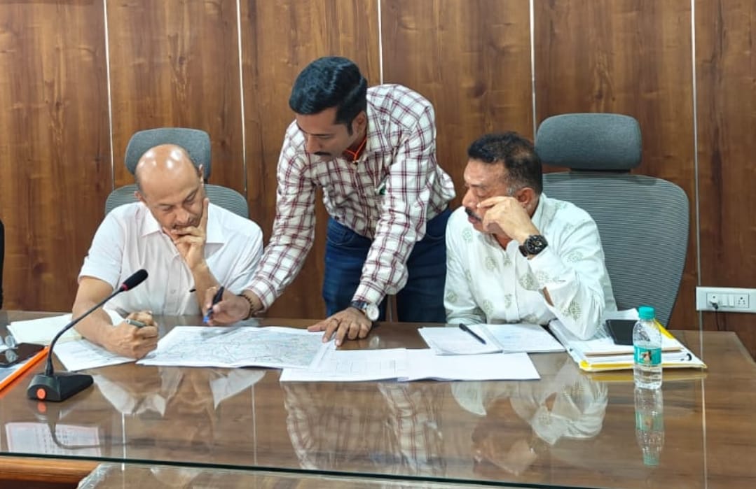 ಹೆಣ್ಣೂರು–ಬಾಗಲೂರು ವೈಟ್ ಟಾಪಿಂಗ್, ಬೆಂಗಳೂರು ಪೂರ್ವ ಮಹಾನಗರ ಪಾಲಿಕೆ, ಆಯುಕ್ತ ಡಿ.ಎಸ್. ರಮೇಶ್, ರಸ್ತೆ ಕಾಮಗಾರಿ ಬೆಂಗಳೂರು, ಸಿದ್ದರಾಮಯ್ಯ ಪರಿಶೀಲನೆ, ಹೈ ಡೆನ್ಸಿಟಿ ಕಾರಿಡಾರ್ ಬೆಂಗಳೂರು, ರಸ್ತೆ ಕಾಮಗಾರಿ ಗಡುವು, ಗುಂಡಿ ದುರಸ್ತಿ ಬೆಂಗಳೂರು, ಬೆಸ್ಕಾಂ ರಸ್ತೆ ಕಾಮಗಾರಿ, ಜಲಮಂಡಳಿ ರಸ್ತೆ ಸಮಸ್ಯೆ, ಕೆಪಿಟಿಸಿಎಲ್ ಕಾಮಗಾರಿ ಬೆಂಗಳೂರು