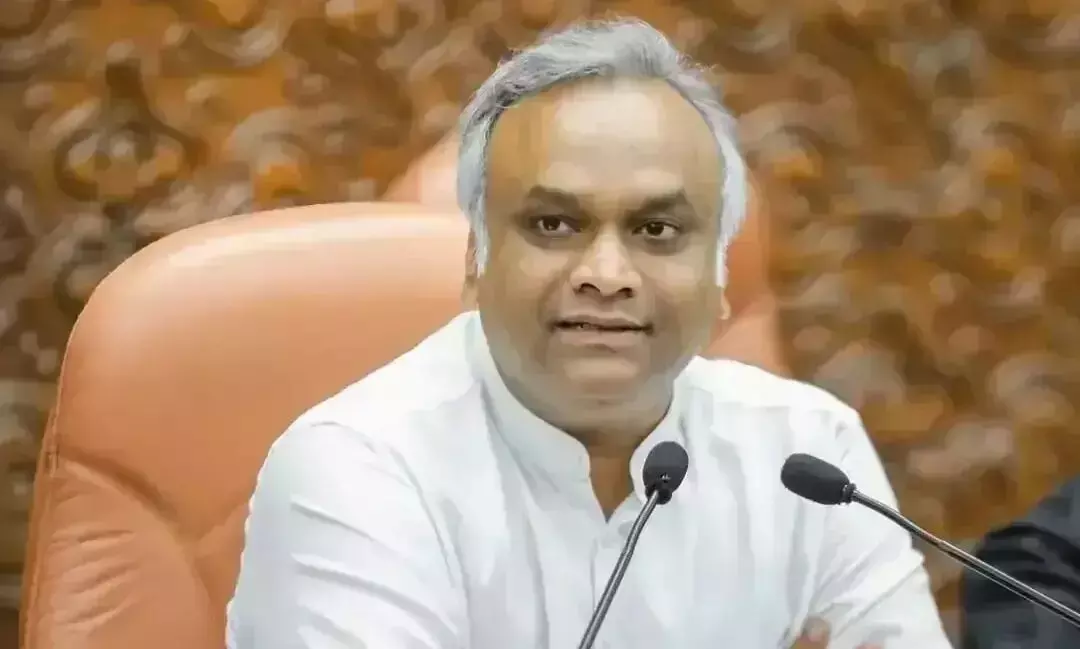 E-Swathu Scheme launched in Gram Panchayat limits: ಗ್ರಾಮ ಪಂಚಾಯಿತಿ ವ್ಯಾಪ್ತಿಯಲ್ಲಿ ಇ-ಸ್ವತ್ತು ಯೋಜನೆಗೆ ಚಾಲನೆ — ರಾಜ್ಯದ 95.75 ಲಕ್ಷ ಆಸ್ತಿಗಳಿಗೆ ಪ್ರಮಾಣಪತ್ರ ವಿತರಣೆ: ಸಚಿವ ಪ್ರಿಯಾಂಕ್ ಖರ್ಗೆ 1 Minister Priyank Kharge