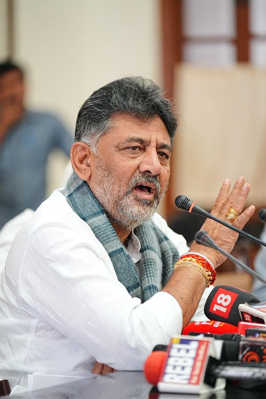117 Km long 'Bengaluru Business Corridor' scheme: 117 ಕಿ.ಮೀ ಉದ್ದದ ‘ಬೆಂಗಳೂರು ಬಿಸಿನೆಸ್ ಕಾರಿಡಾರ್’ ಯೋಜನೆಗೆ ಸಚಿವ ಸಂಪುಟದ ಅಸ್ತು — ರೈತರಿಗೆ ನಗದು, ಟಿಡಿಆರ್, ಎಫ್ಎಆರ್ ಅಥವಾ ಬದಲಿ ಭೂಮಿ ಸೇರಿದಂತೆ ನಾಲ್ಕು ಆಯ್ಕೆ; ಎರಡು ವರ್ಷಗಳಲ್ಲಿ ಯೋಜನೆ ಪೂರ್ಣ, 40% ಸಂಚಾರದಟ್ಟಣೆ ತಗ್ಗುವ ನಿರೀಕ್ಷೆ: ಡಿ.ಕೆ. ಶಿವಕುಮಾರ್ 1 20251016_181948
