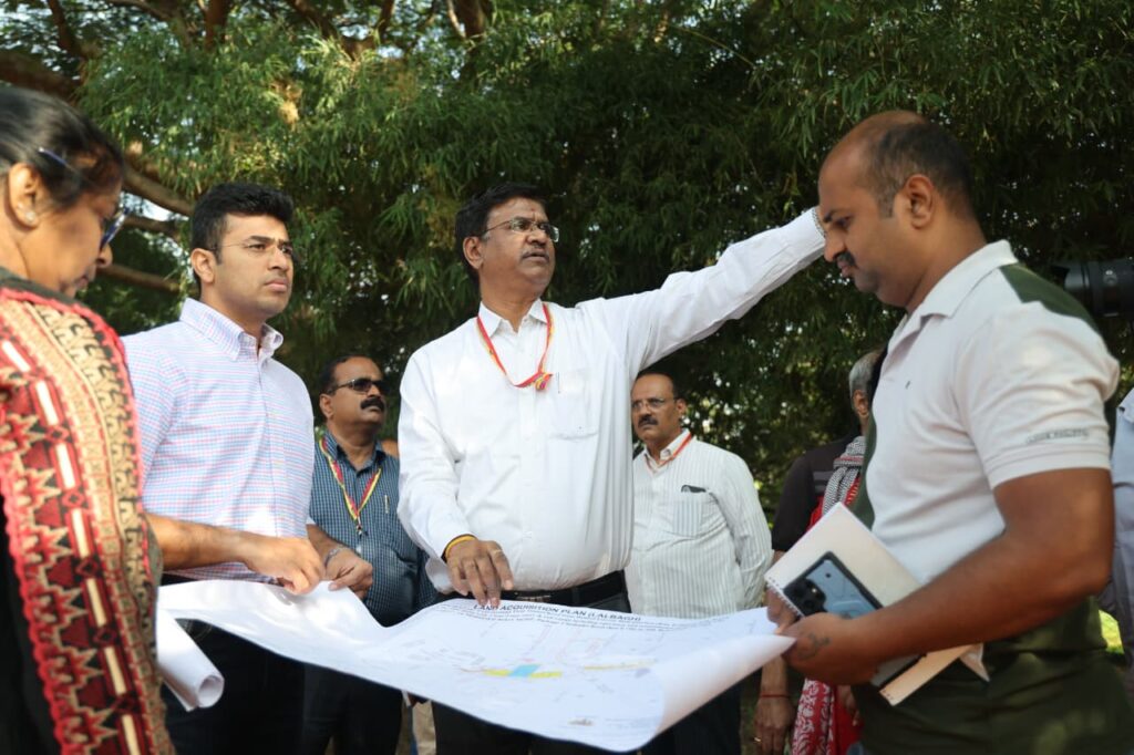 MP Tejaswi Surya demands Geological report for Lalbagh tunnel project: ಲಾಲಬಾಗ್ ಸುರಂಗ ಮಾರ್ಗದ ಯೋಜನೆಗೆ ಭೂಗರ್ಭಶಾಸ್ತ್ರ ವರದಿ ಬೇಕು: 300 ಕೋಟಿ ವರ್ಷ ಹಳೆಯ ಶಿಲಾ ರೂಪಕ್ಕೆ ಅಪಾಯದ ಎಚ್ಚರಿಕೆ ನೀಡಿದ ಸಂಸದ ತೇಜಸ್ವಿ ಸೂರ್ಯ 2 Geological report required for Lalbagh tunnel project: MP Tejaswi Surya warns of danger to 3 billion year old rock formation