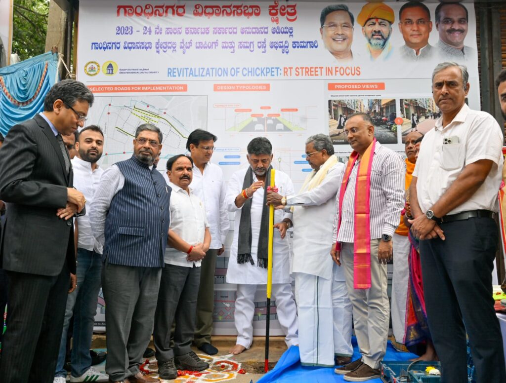 Siddaramaiah's double blow to BJP: ರಸ್ತೆ ಗುಂಡಿ ಮುಚ್ಚುವ ಆದೇಶದಿಂದ ಹಿಡಿದು ‘ಅಮಾವಾಸೆ ಸೂರ್ಯ’ ವ್ಯಂಗ್ಯವರೆಗೂ ಸಿದ್ದರಾಮಯ್ಯನಿಂದ ಬಿಜೆಪಿಗೆ ದ್ವಂದ್ವ ಪ್ರಹಾರ 2 From order to fill pothole to the 'Amavasye Surya' satire, Siddaramaiah's double blow to the BJP