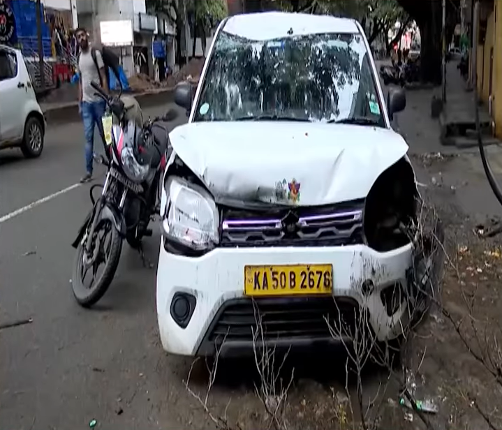 Massive tree uprooted due to heavy rain near Navrang Circle — two cars, three bikes damaged