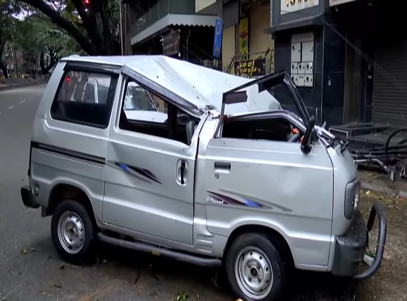 Massive tree uprooted due to heavy rain near Navrang Circle — two cars, three bikes damaged