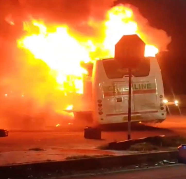 Private bus catches fire on Bengaluru-Anantapur highway: Tires burst, students escape with a short distance