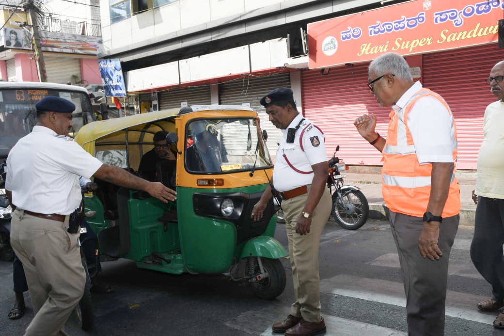 MLA Suresh Kumar to Rajajinagar as Traffic Police — Public awareness campaign on road to change Bangalore's traffic culture!