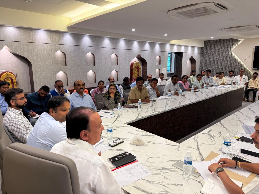 “ಸರ್ಕಾರಿ ಜಮೀನಿನಲ್ಲಿ ಬೋಗಸ್ ಖಾತೆ ಸೃಷ್ಟಿಸಿದರೆ ಕಠಿಣ ಕ್ರಮ”: ವಿಜಯನಗರ ಕ್ಷೇತ್ರ ಸಭೆಯಲ್ಲಿ ಶಾಸಕ ಕೃಷ್ಣಪ್ಪ ನಿರ್ದೇಶನ 2 “Strict action will be taken if bogus accounts are created on government land”: MLA Krishnappa directs in Vijayanagara constituency meeting