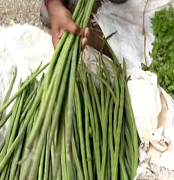 Cyclone impact—Nuggekai sells for ₹600/kg at KR Market, Bengaluru