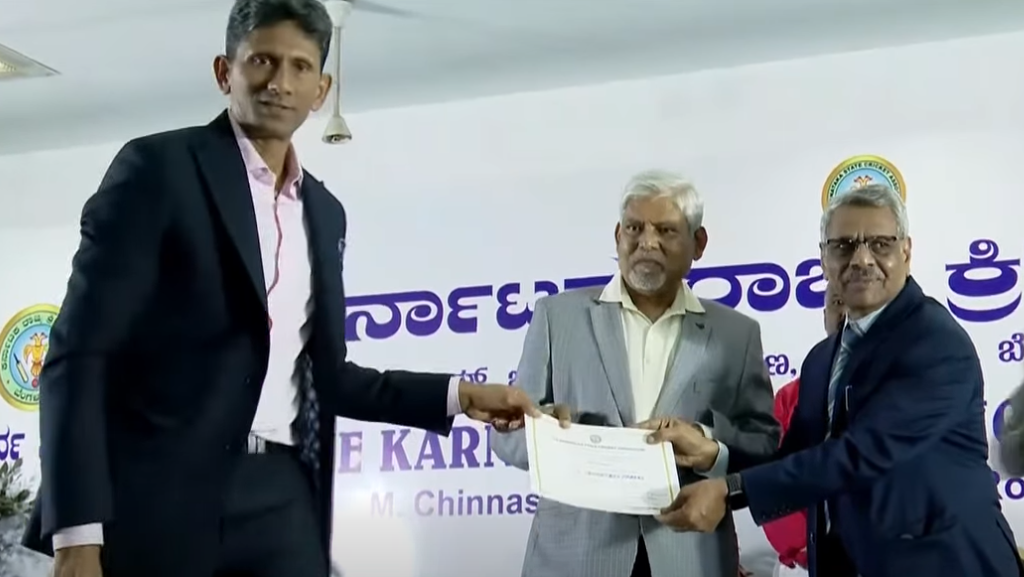 “ಈ ಗೆಲುವು ಕ್ರಿಕೆಟ್ಗೇ ಸೇರಿದದ್ದು”: ಕೆಎಸ್ಸಿಎ ಅಧ್ಯಕ್ಷರಾಗಿ ಆಯ್ಕೆಯಾದ ನಂತರ ವೆಂಕಟೇಶ್ ಪ್ರಸಾದ್ ಮೊದಲ ಪ್ರತಿಕ್ರಿಯೆ 4 “This victory belongs to cricket”: Venkatesh Prasad's first reaction after being elected as KSCA president