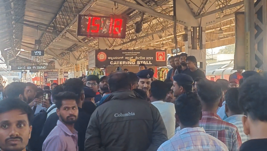 Chain pulling incident on Yeshwantpur-Vasco Express; Three arrested for assaulting RPF personnel