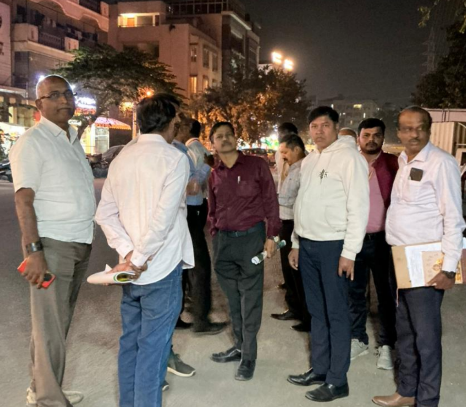 Sudden visit at night: Commissioner inspects HSR Layout