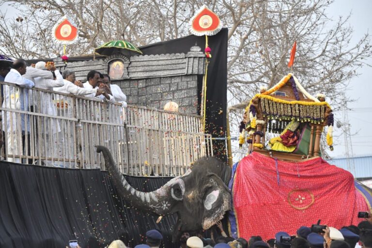 Amba Fair for the first time; Seeing my mother is my blessing: Siddaramaiah