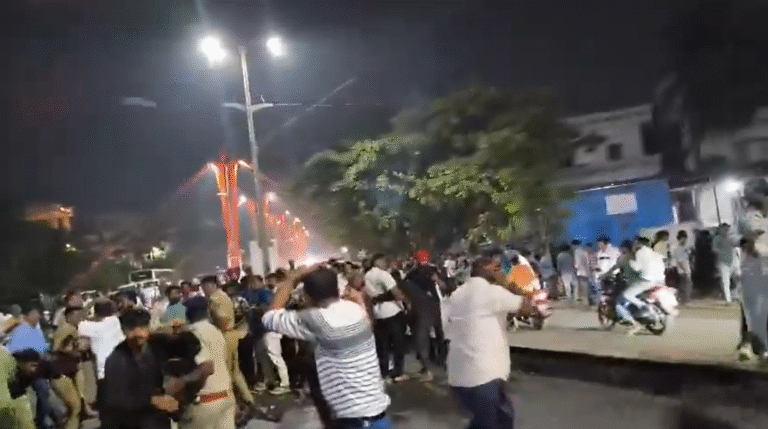 Banner riots in Bellary escalate to 'firing': Stone pelting, lathi charge in front of Janardhana Reddy's house, 144 imposed