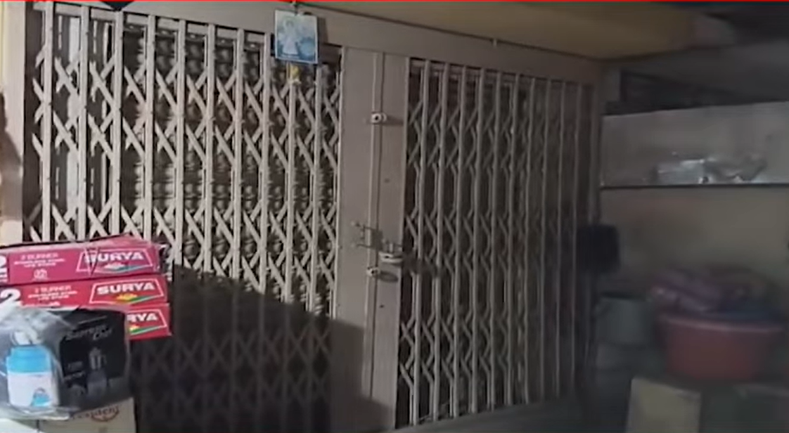 Attempted robbery of a gold shop at gunpoint in Nelamangala, rural Bengaluru; Three accused flee