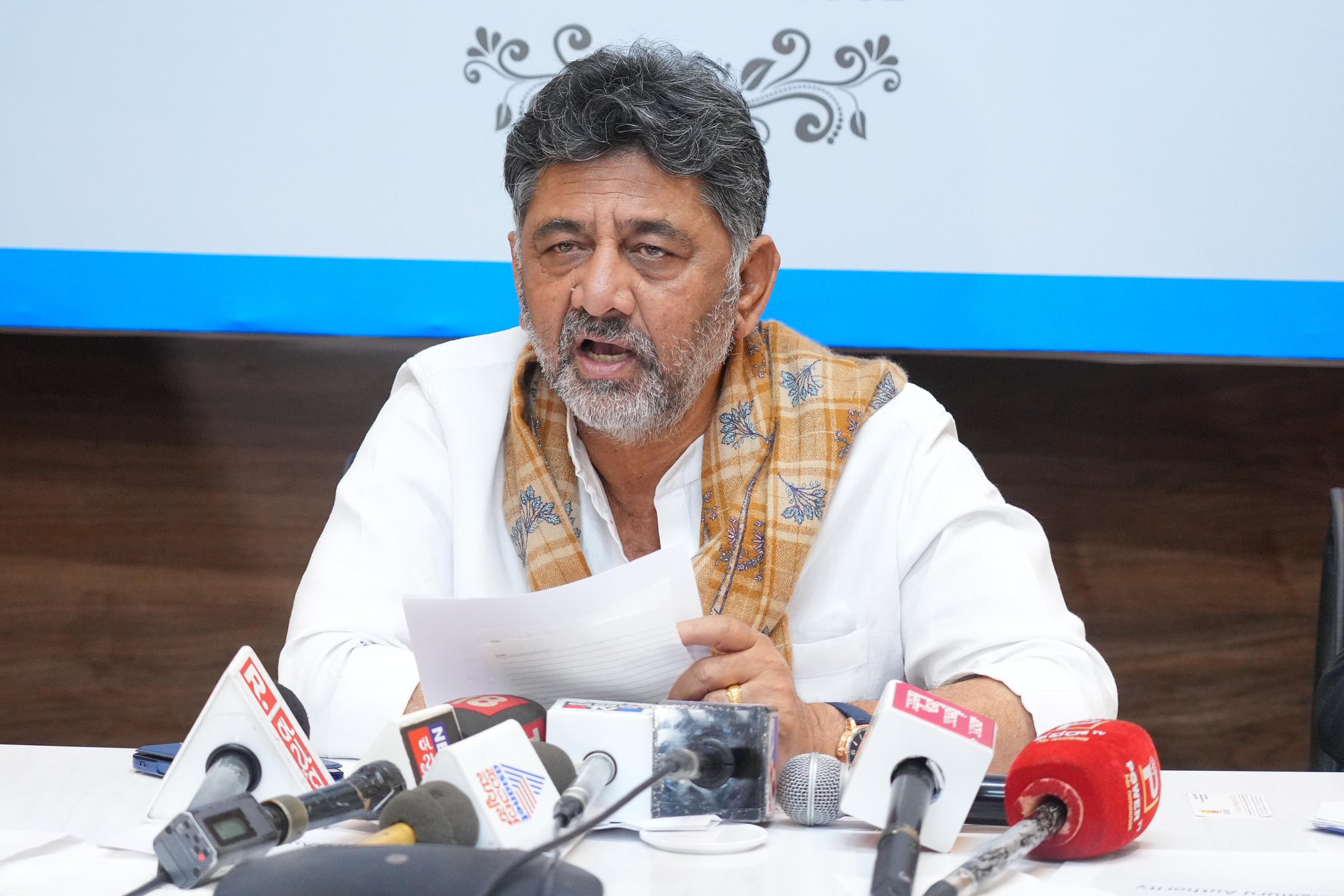 Bengaluru Road Makeover ₹5,065 Crore Spent, All Black & White Topping by April-End – DKS