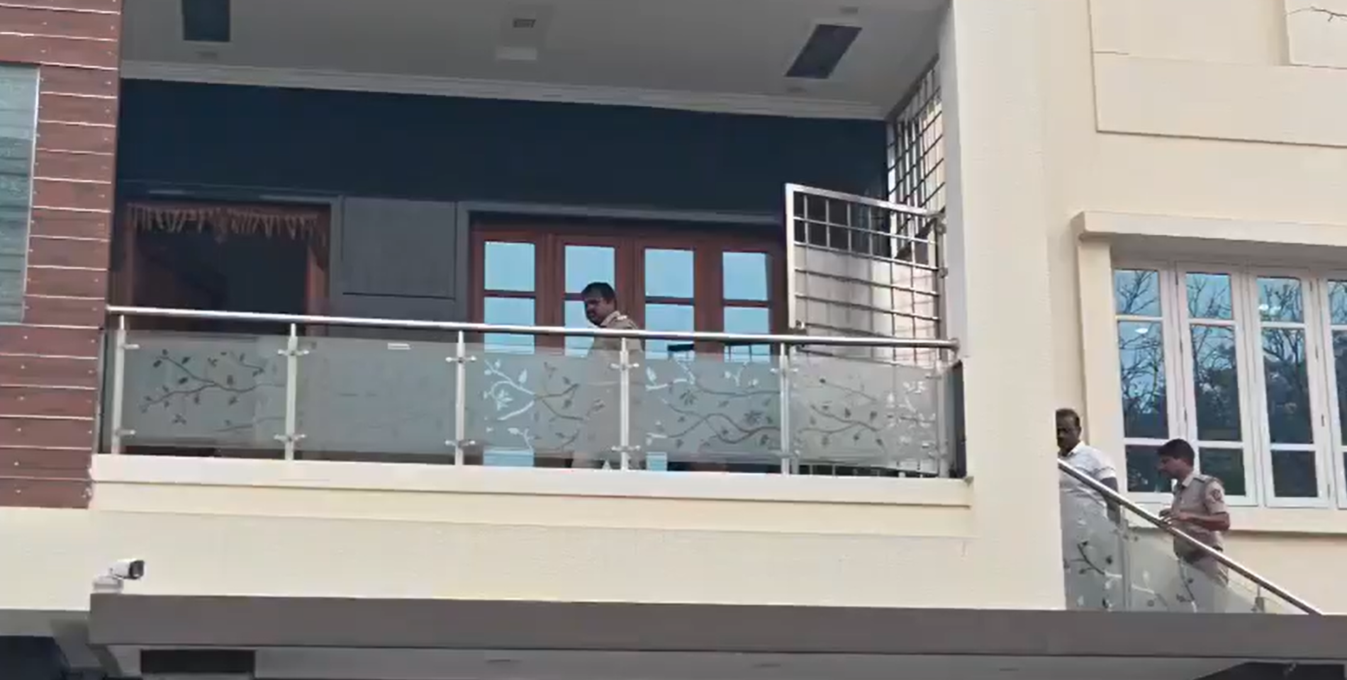 Gang disguised as policemen robs BEL Layout; ₹20 lakh cash, jewellery stolen