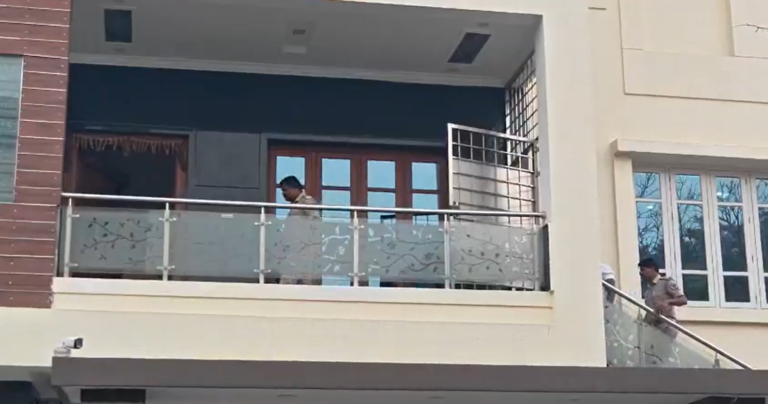 Gang disguised as policemen robs BEL Layout; ₹20 lakh cash, jewellery stolen