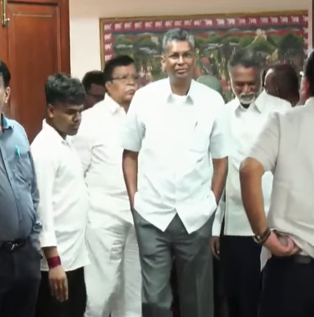 Power confusion must be put to a full stop: Jarkiholi after Delhi talks