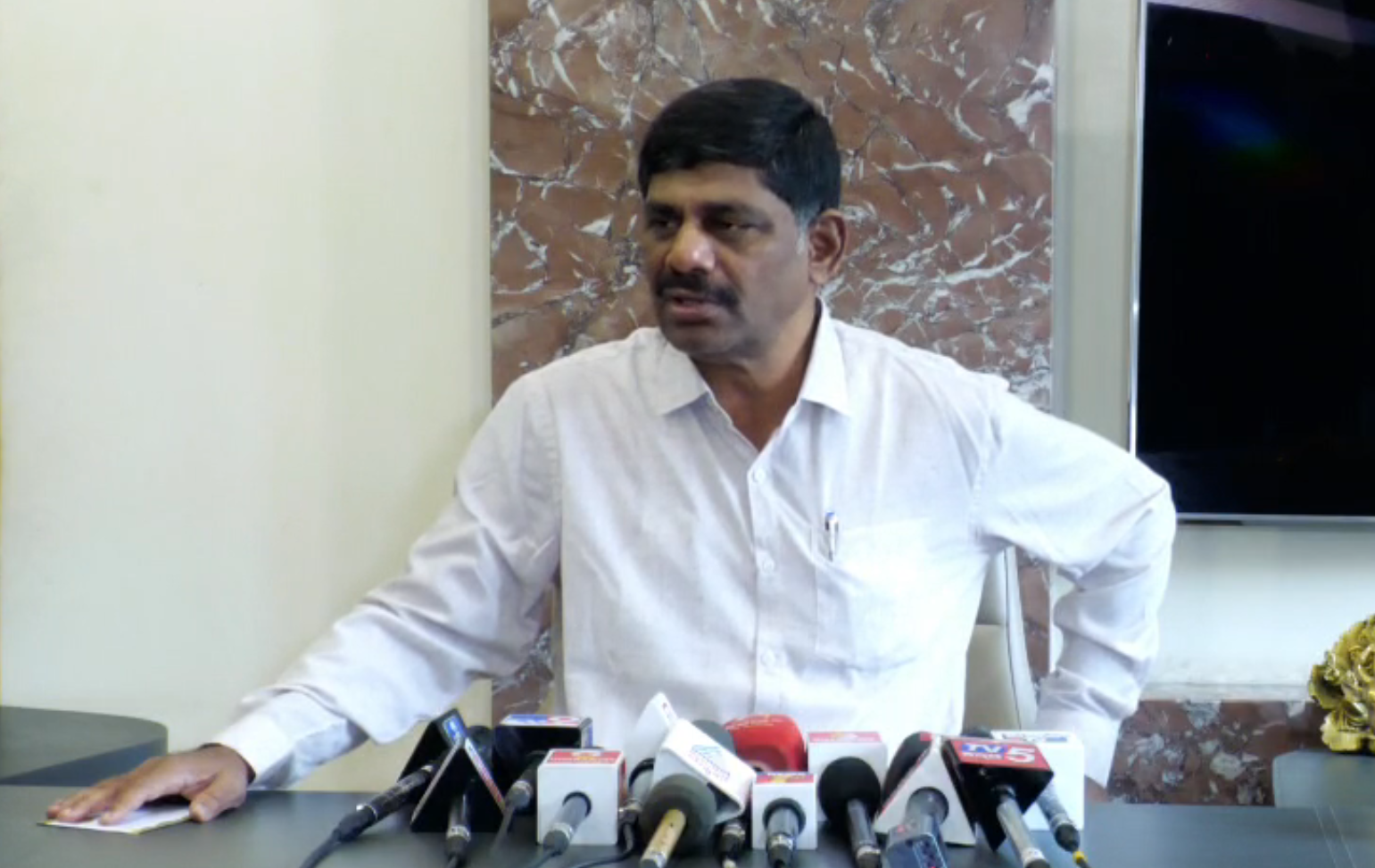 “If there is a budget, Anna will be the CM” — D.K. Suresh's explosive statement!