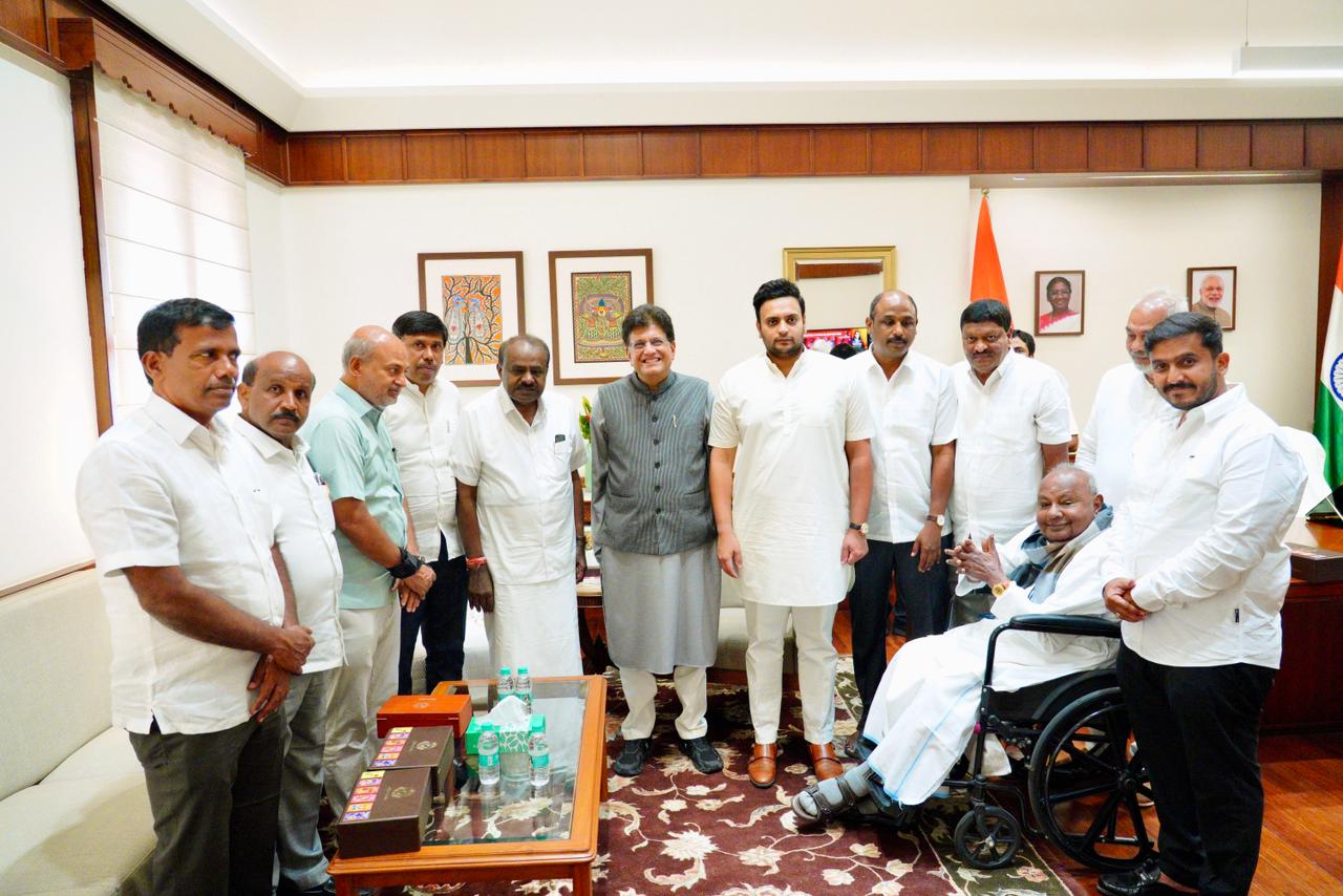 Tobacco growers' plight: Kumaraswamy meets Union Minister Piyush Goyal in the presence of Deve Gowda